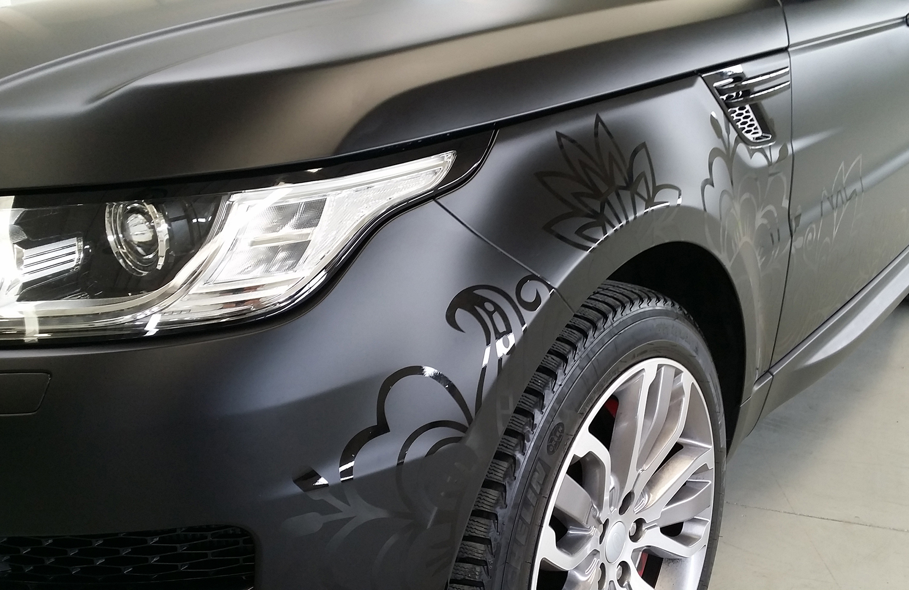 Range Rover Sport - Wrapping Auto Nero Opaco Decorazioni Floreali Nero  Lucide