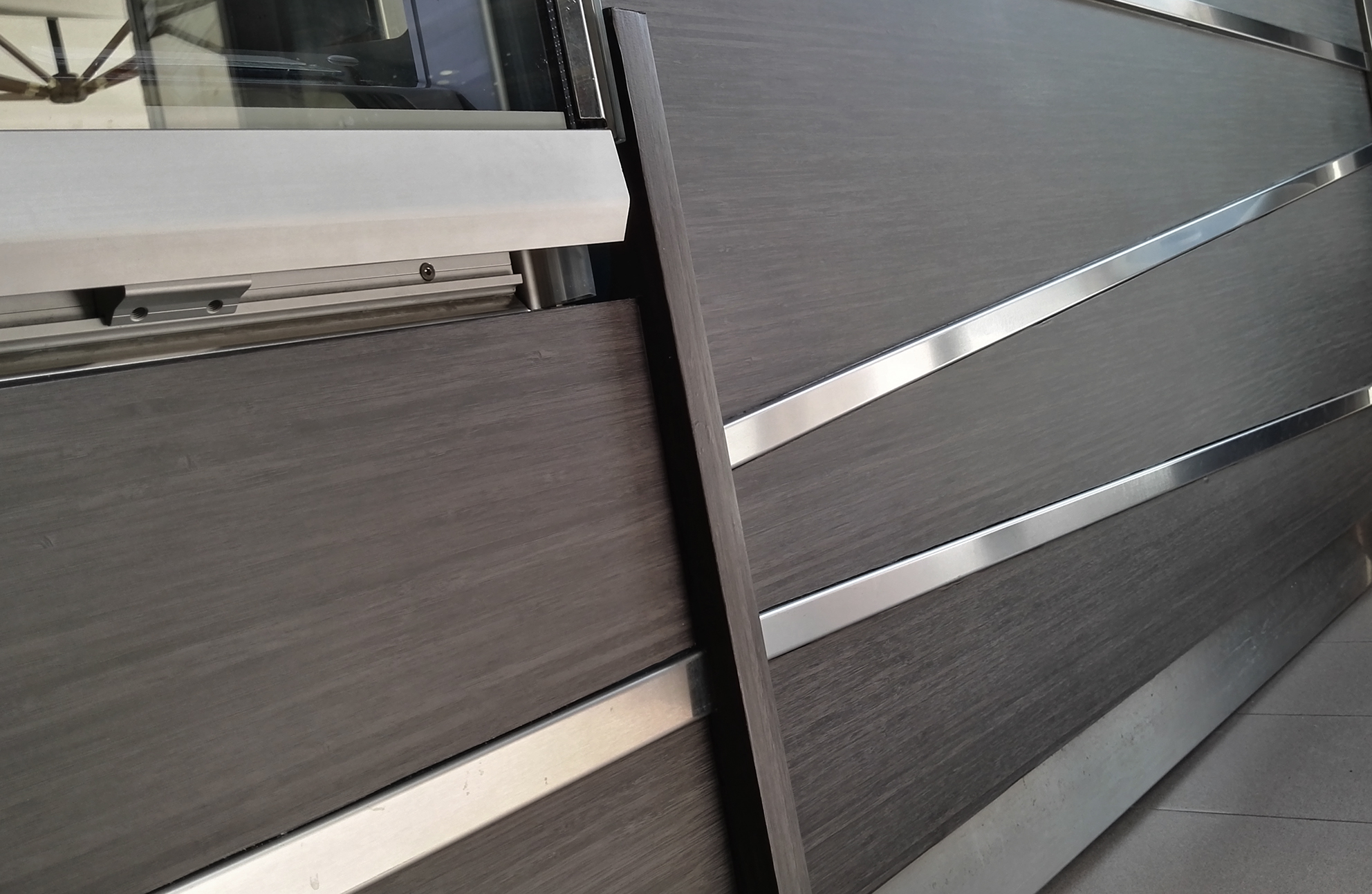 Riqualificazione Gelateria - Pellicola Adesiva Silverblack Wood