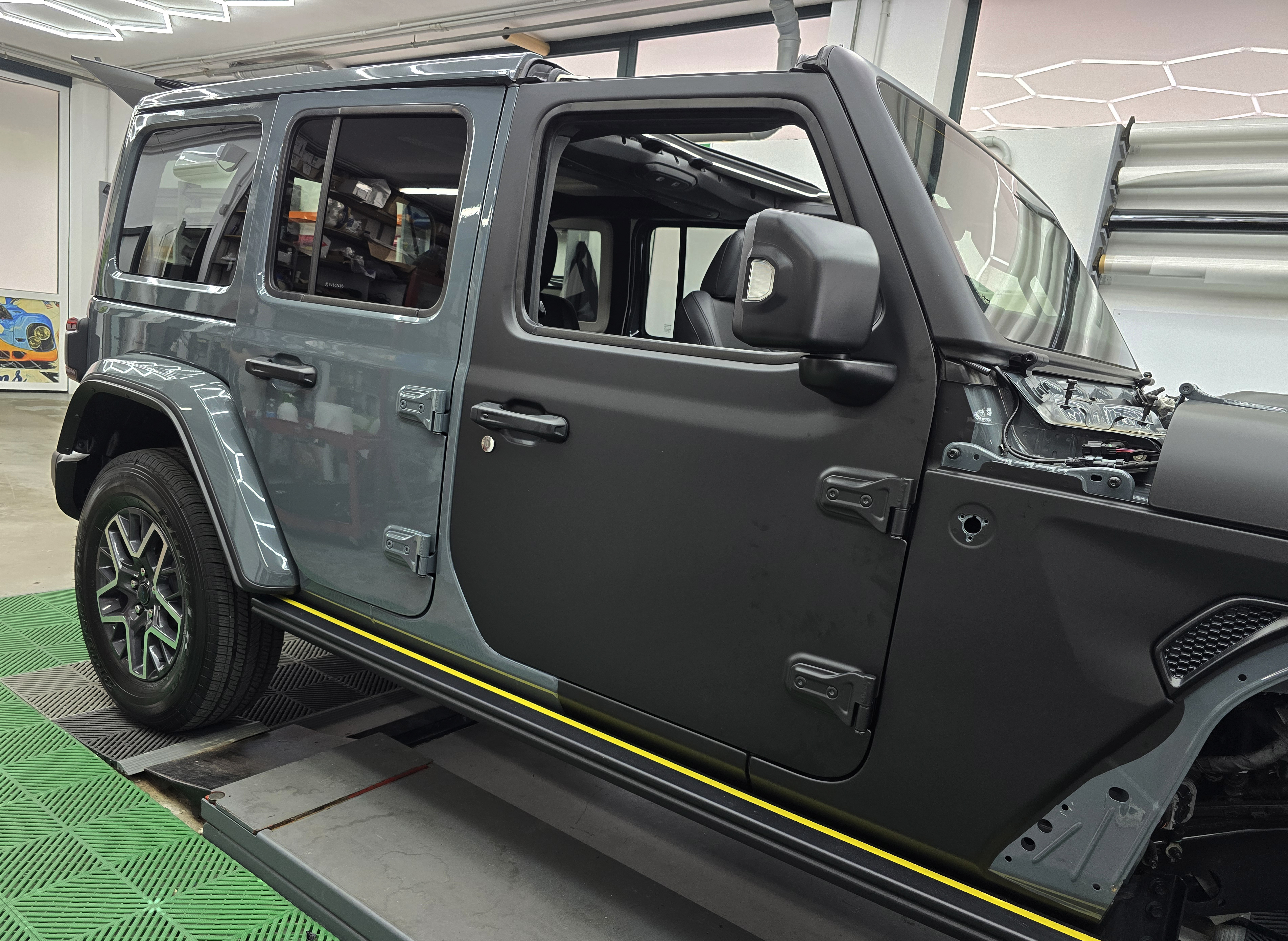 <b>Click to open image!</b> <b>Navigation tip:</b> Hover mouse on top of the right or left side of the image to see the next or previous image respectively.<br /><br />You are browsing images from the article:<br /><span class="sigProPopupCaption"></span>