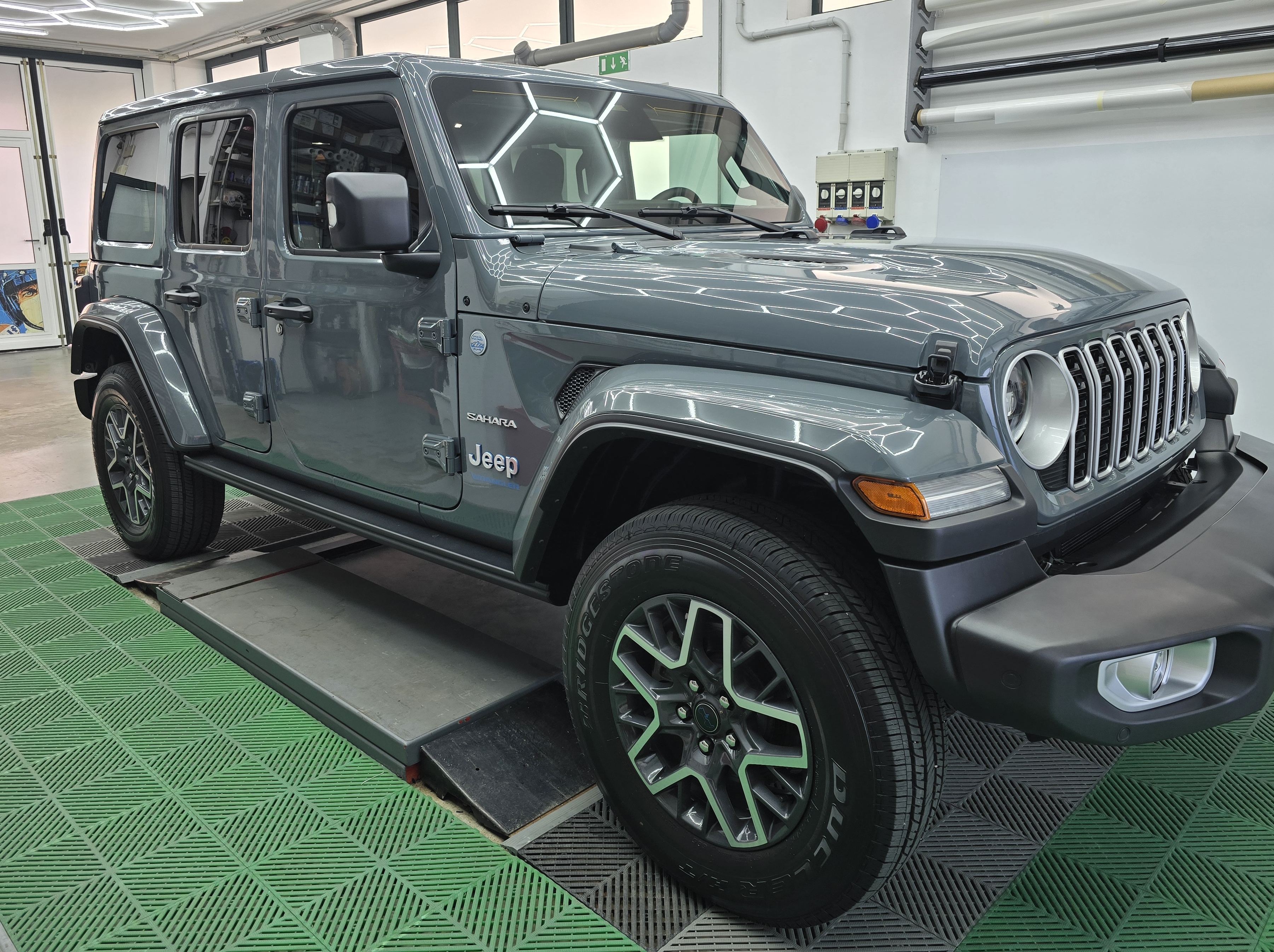 <b>Click to open image!</b> <b>Navigation tip:</b> Hover mouse on top of the right or left side of the image to see the next or previous image respectively.<br /><br />You are browsing images from the article:<br /><span class="sigProPopupCaption"></span>