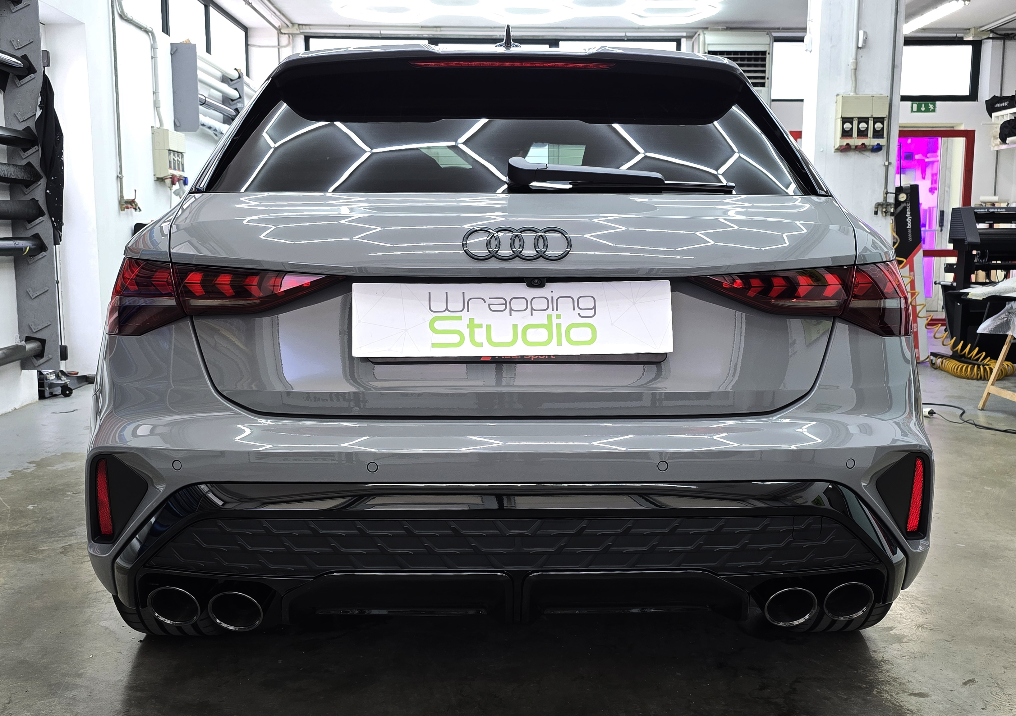 <b>Click to open image!</b> <b>Navigation tip:</b> Hover mouse on top of the right or left side of the image to see the next or previous image respectively.<br /><br />You are browsing images from the article:<br /><span class="sigProPopupCaption"></span>