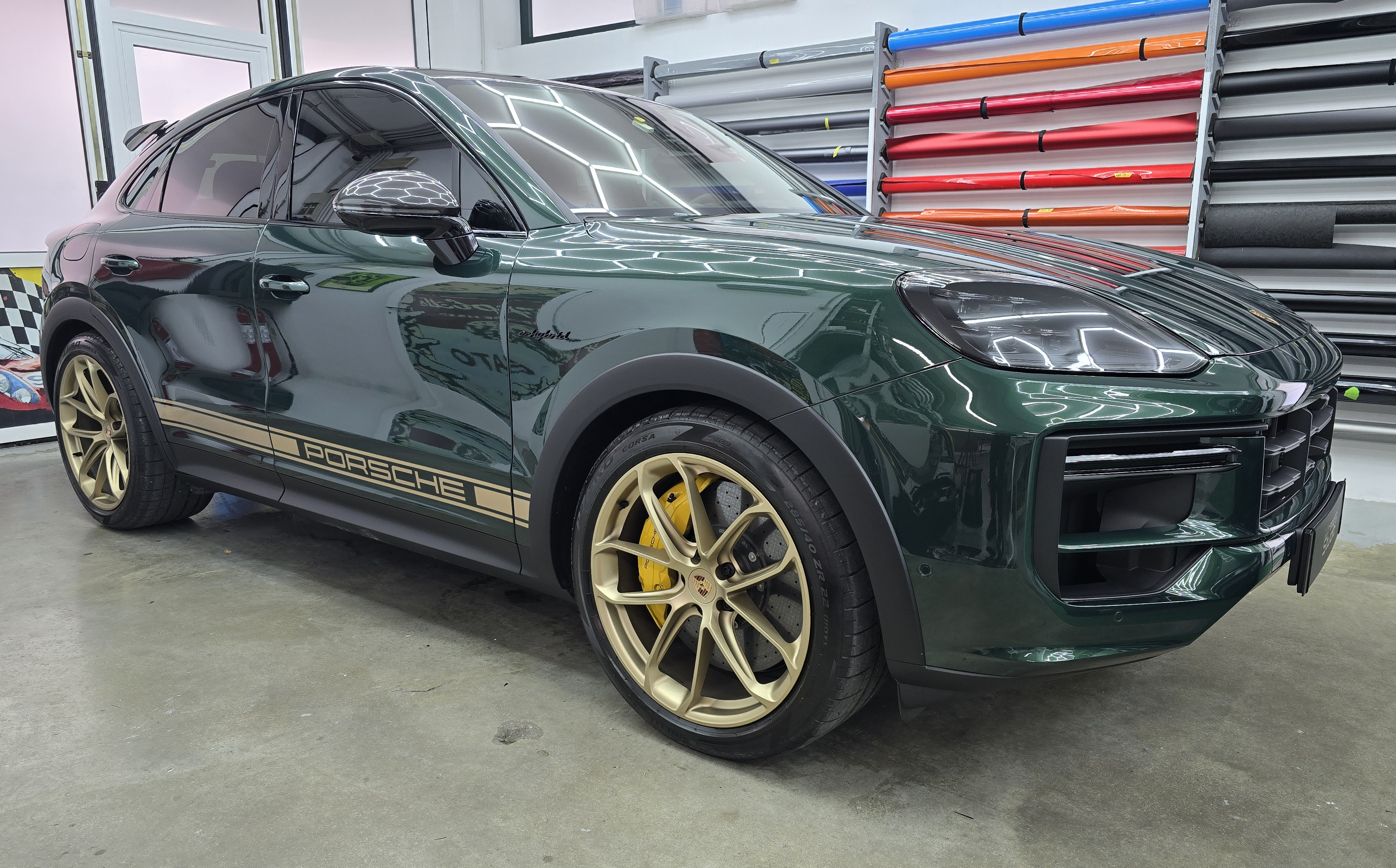 <b>Click to open image!</b> <b>Navigation tip:</b> Hover mouse on top of the right or left side of the image to see the next or previous image respectively.<br /><br />You are browsing images from the article:<br /><span class="sigProPopupCaption"></span>