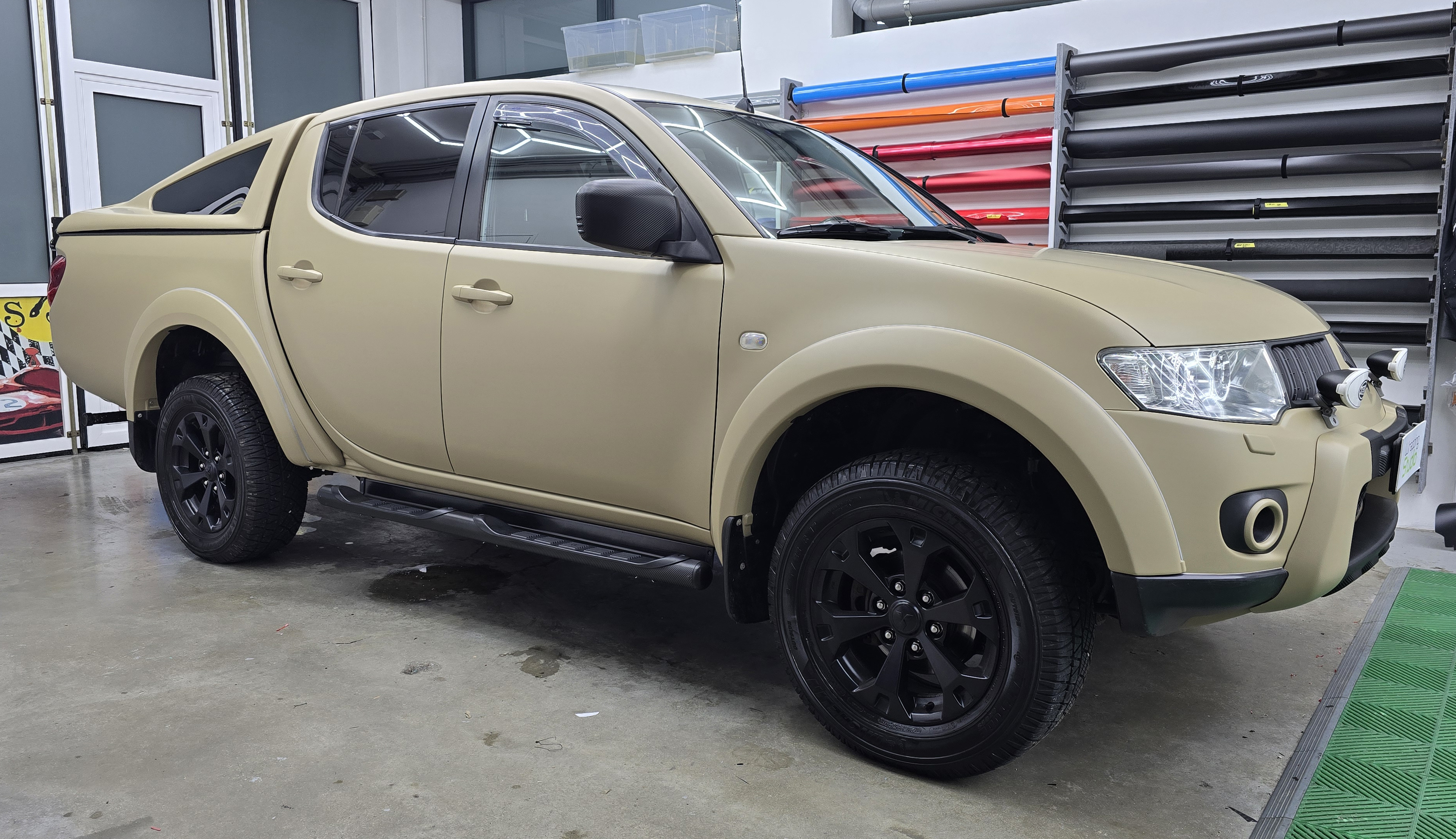 <b>Click to open image!</b> <b>Navigation tip:</b> Hover mouse on top of the right or left side of the image to see the next or previous image respectively.<br /><br />You are browsing images from the article:<br /><span class="sigProPopupCaption"></span>