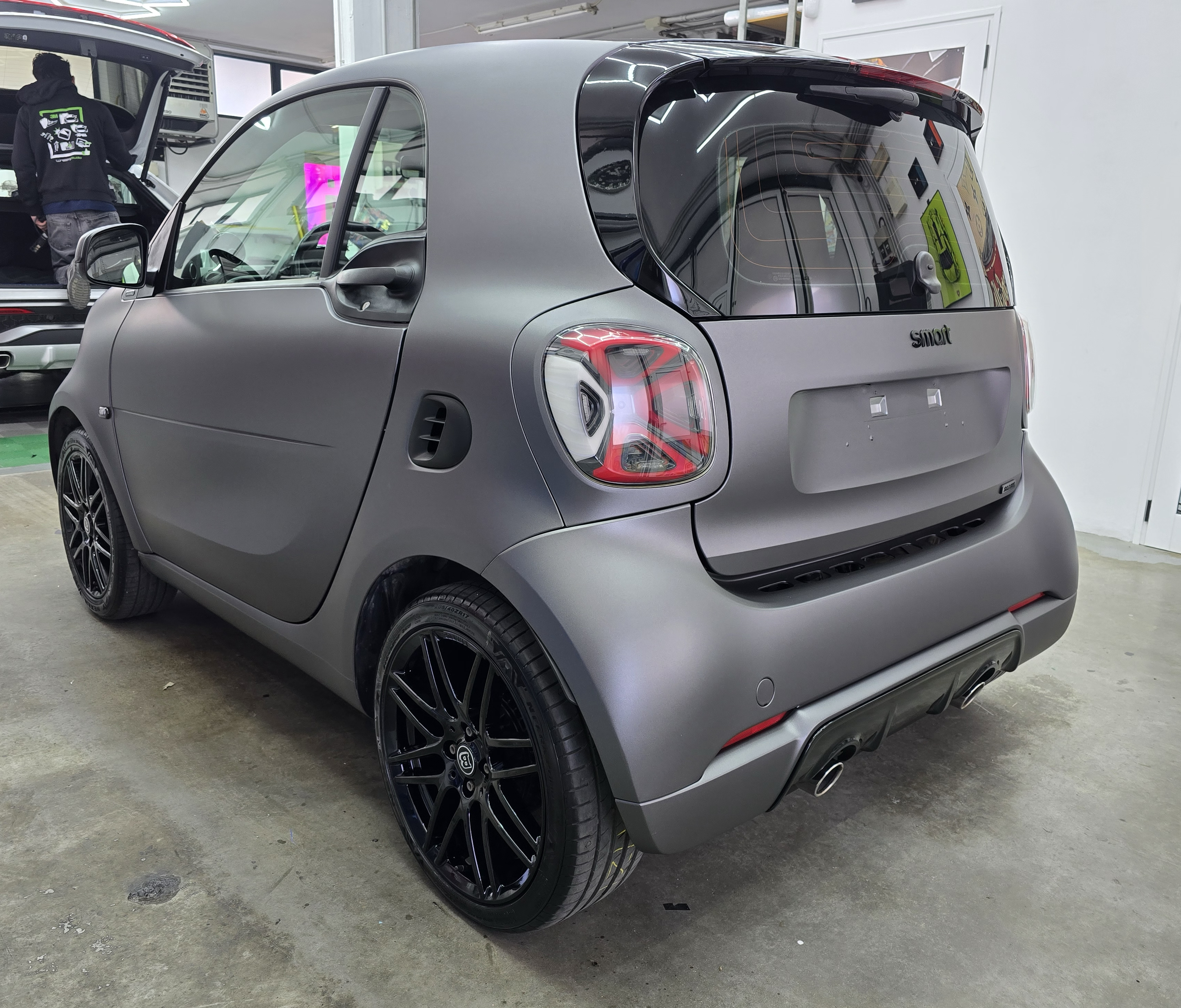 <b>Click to open image!</b> <b>Navigation tip:</b> Hover mouse on top of the right or left side of the image to see the next or previous image respectively.<br /><br />You are browsing images from the article:<br /><span class="sigProPopupCaption"></span>