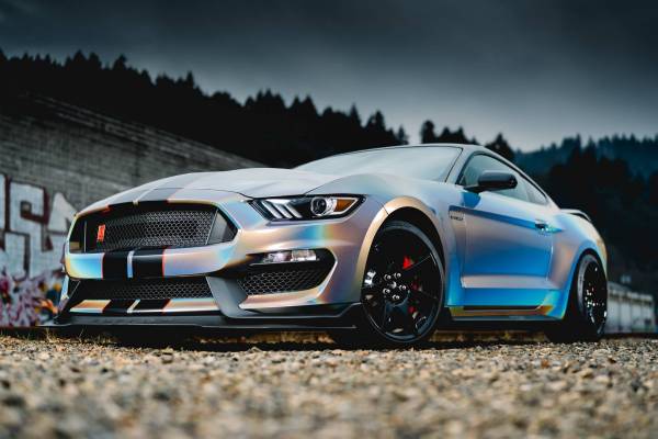 Ford Mustang - Car wrapping Gloss Psychedelic GP281 3M