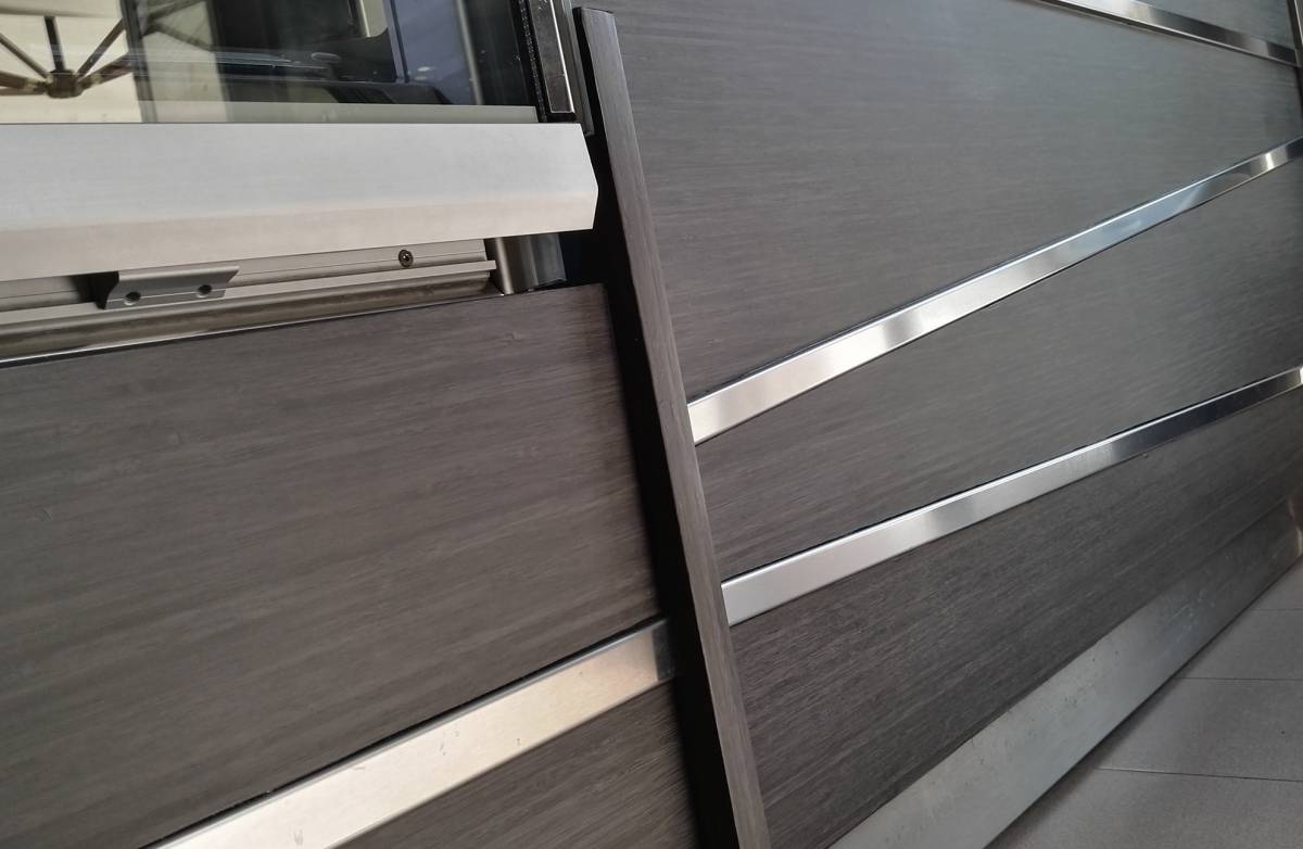 Riqualificazione "Gelateria" - Pellicola Adesiva Silverblack Wood