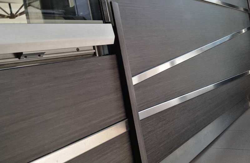 Riqualificazione "Gelateria" - Pellicola Adesiva Silverblack Wood