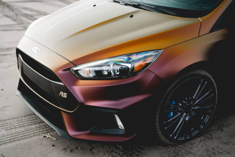 Ford Focus RS - Car wrapping Satin Flip Volcanic Flare 3M