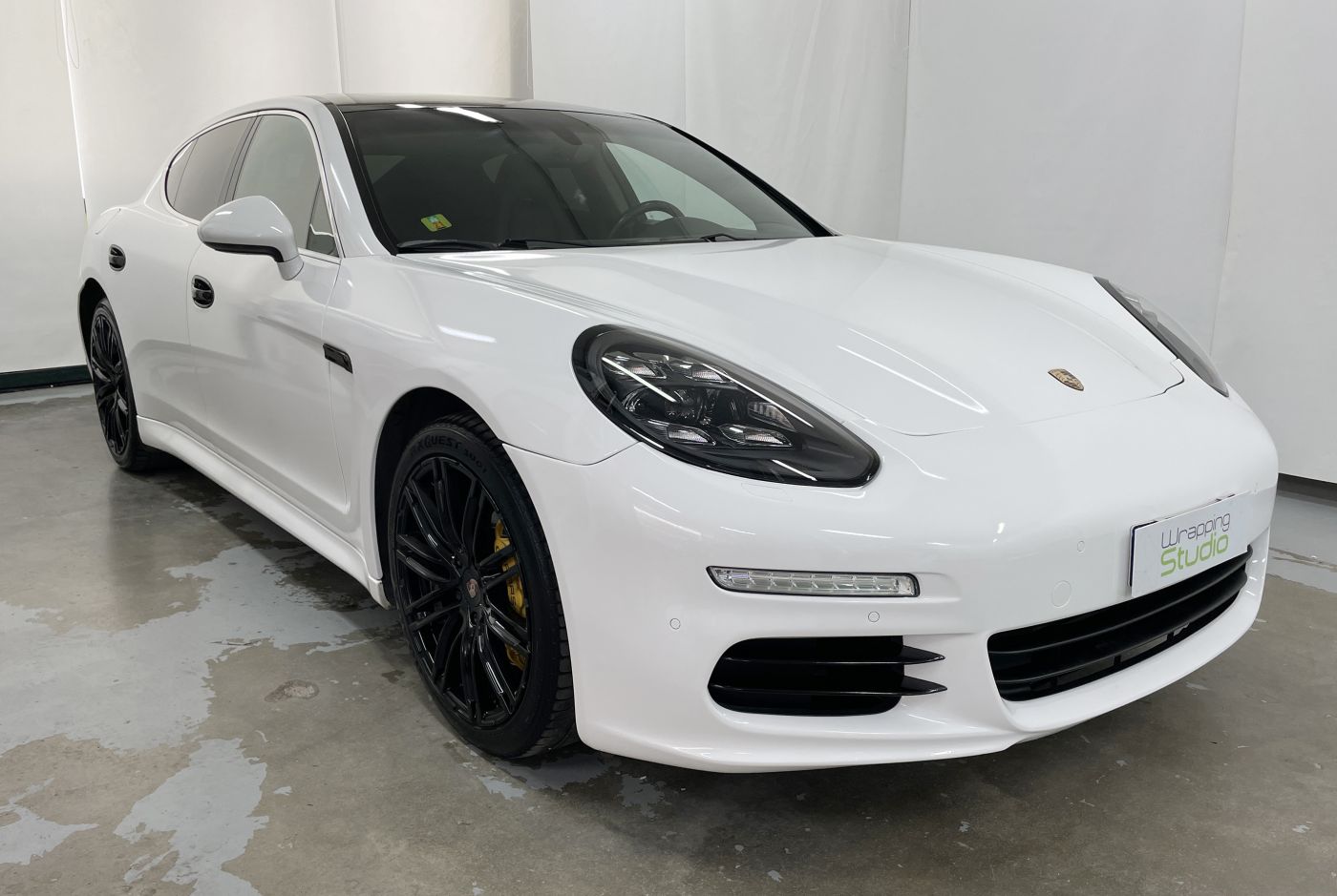 Porsche Panamera  | Wrapping White Gloss